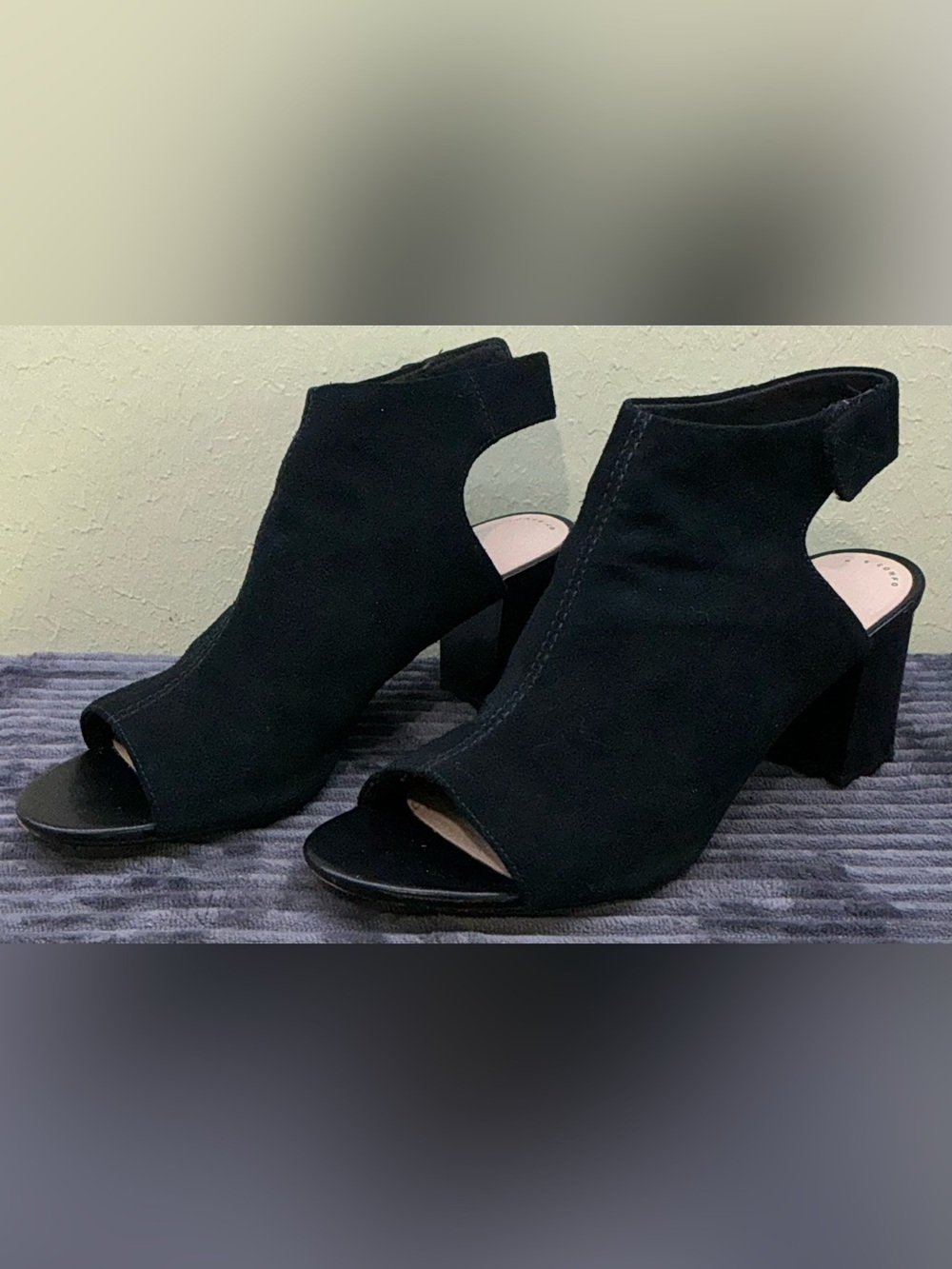 Clarks Collection Deva Bell open Toe Slingback Sandal Black Suede Heel 9.5